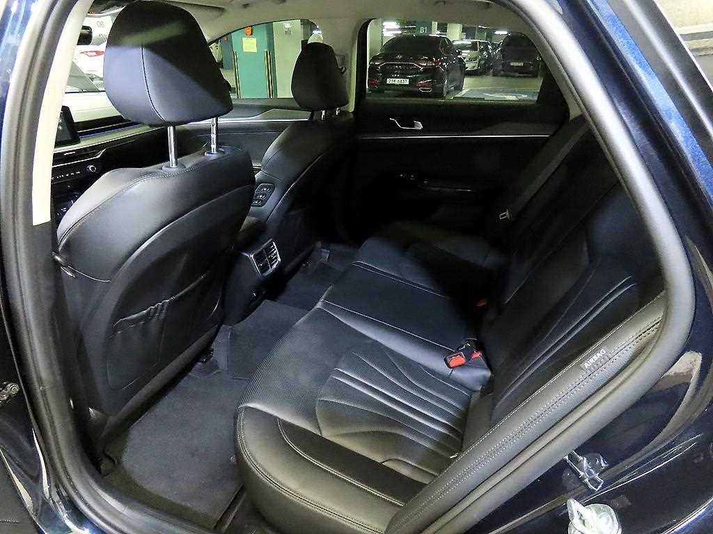 Kia K5 Signature 8