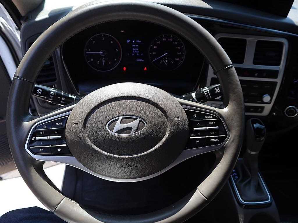 Hyundai Porter Double Cab/ Long Wheelbase/ 2WD Premium 10