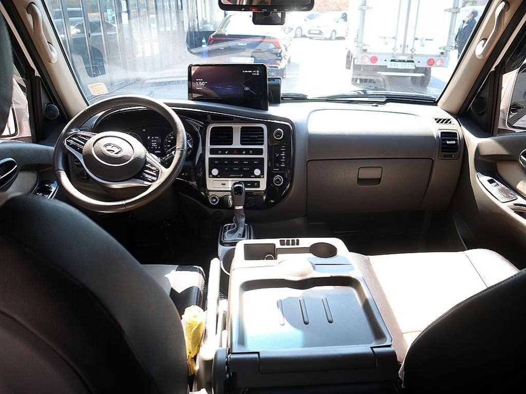 Hyundai Porter Double Cab/ Long Wheelbase/ 2WD Premium 9