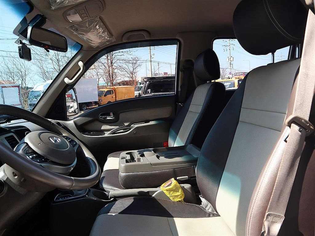 Hyundai Porter Double Cab/ Long Wheelbase/ 2WD Premium 7