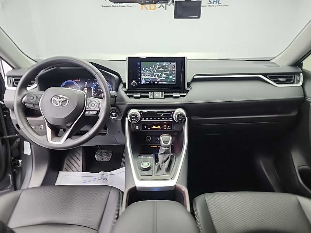 Toyota RAV4 2.5 4WD Hybrid LTD 8