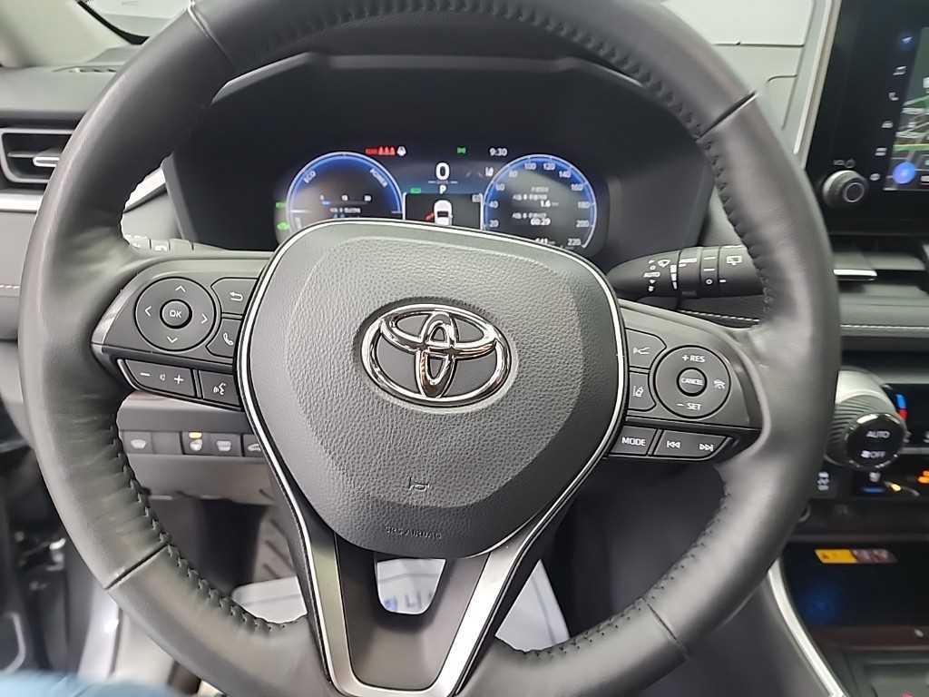 Toyota RAV4 2.5 4WD Hybrid LTD 10