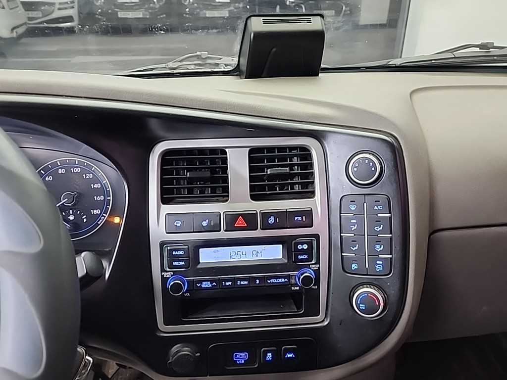 Hyundai Porter 4WD/ Standard Cab/ Long Wheelbase Smart 10