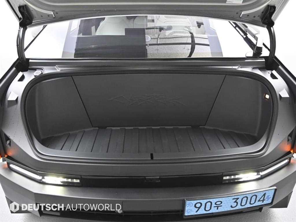 Tesla Cybertruck AWD 7