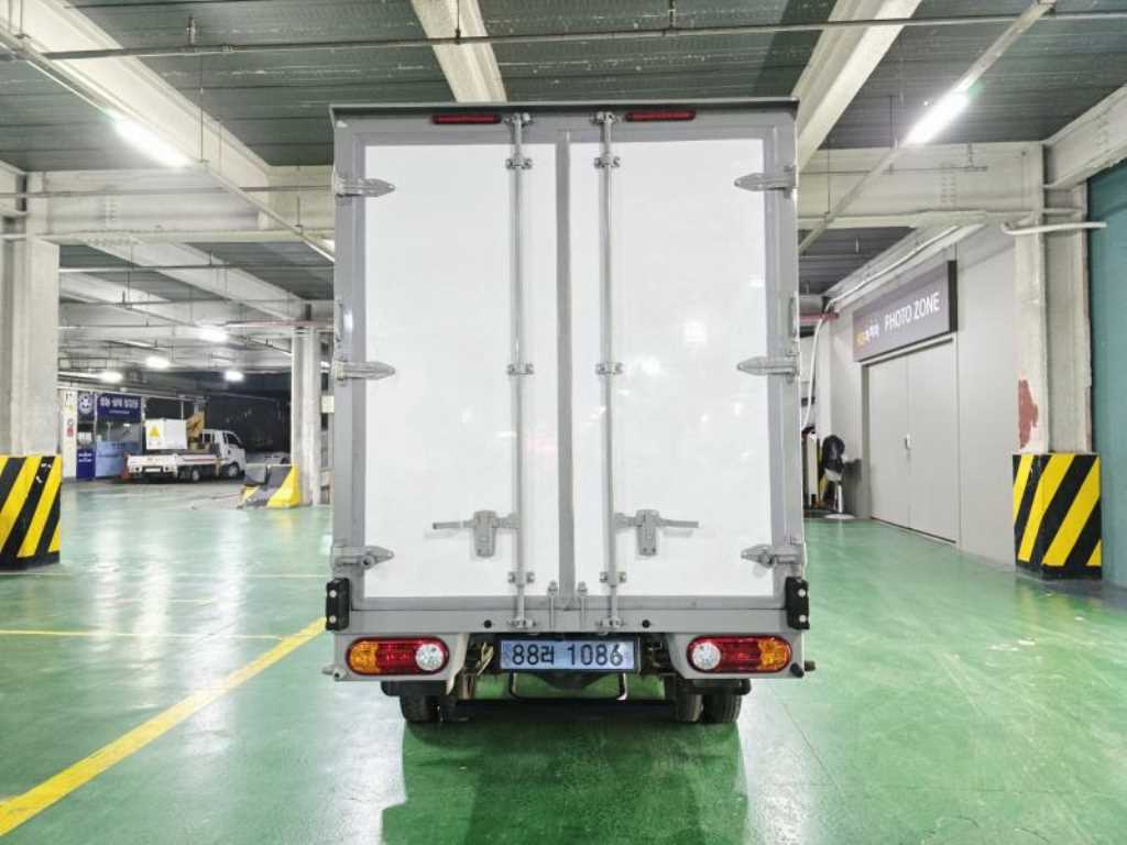 Hyundai Porter 1.0 Ton/ Super Cab/ Long Wheelbase 9