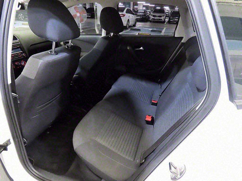 Volkswagen Polo 1.6 TDI R-LINE 8