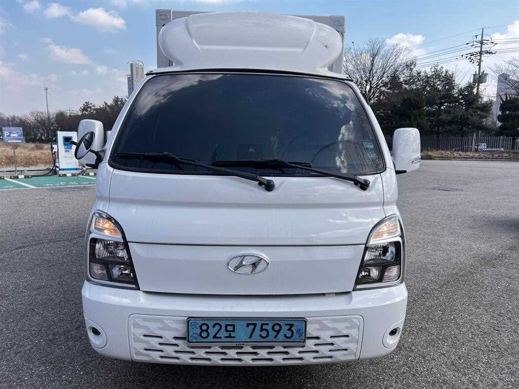 Hyundai Porter 1.0 Ton/ Super Cab/ Long Wheelbase