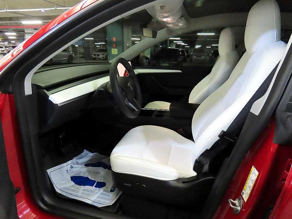 Tesla Model Y Long Range 7