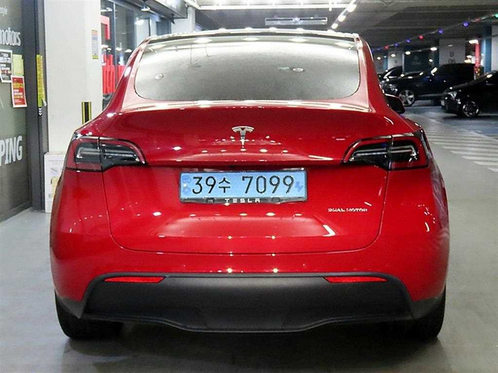 Tesla Model Y Long Range 6