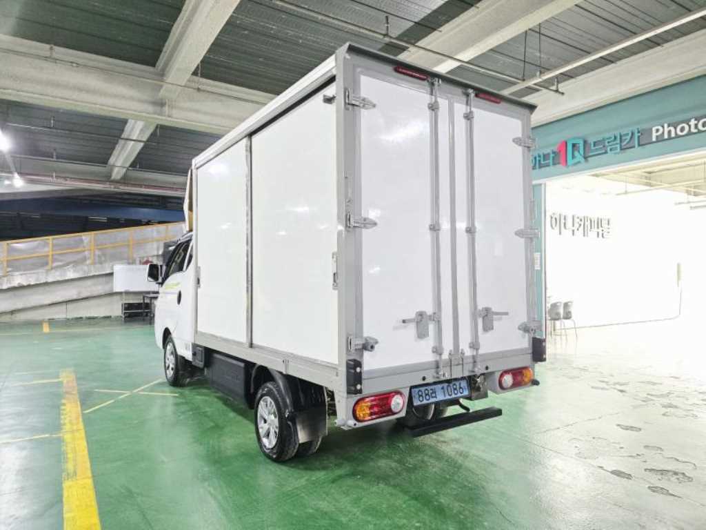 Hyundai Porter 1.0 Ton/ Super Cab/ Long Wheelbase 10