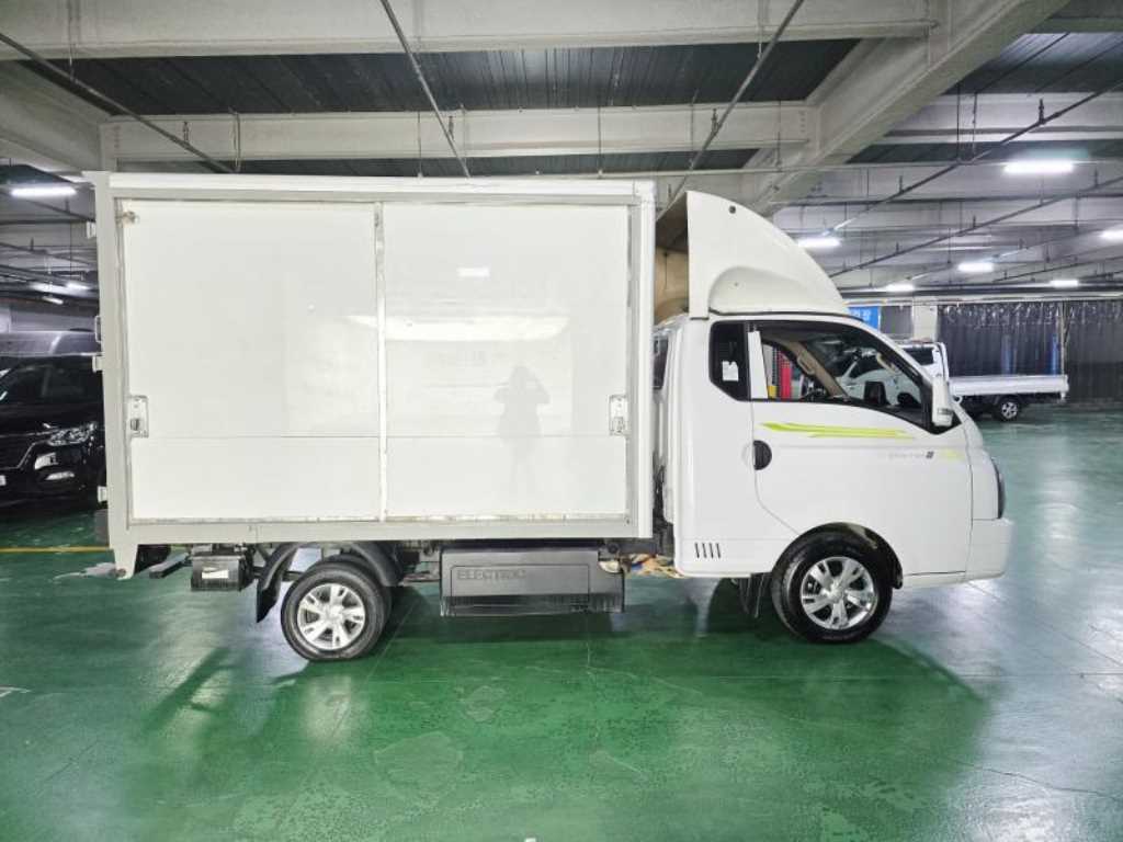 Hyundai Porter 1.0 Ton/ Super Cab/ Long Wheelbase 4