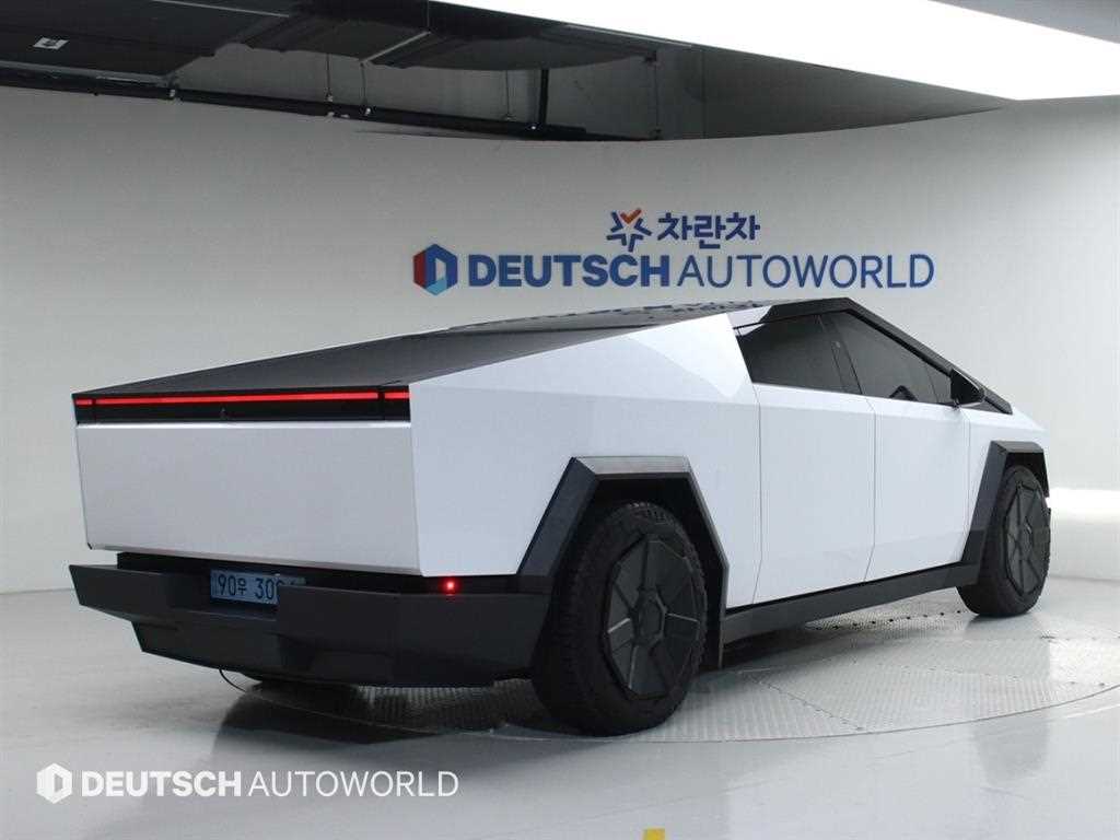 Tesla Cybertruck AWD 3