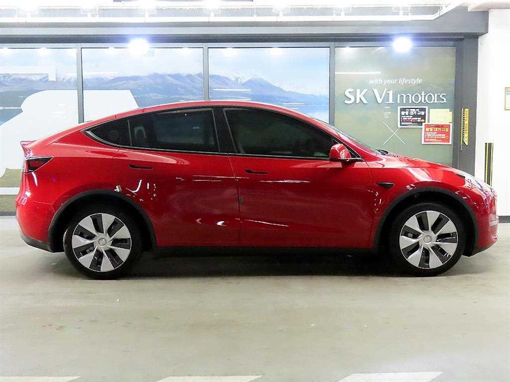 Tesla Model Y Long Range 4