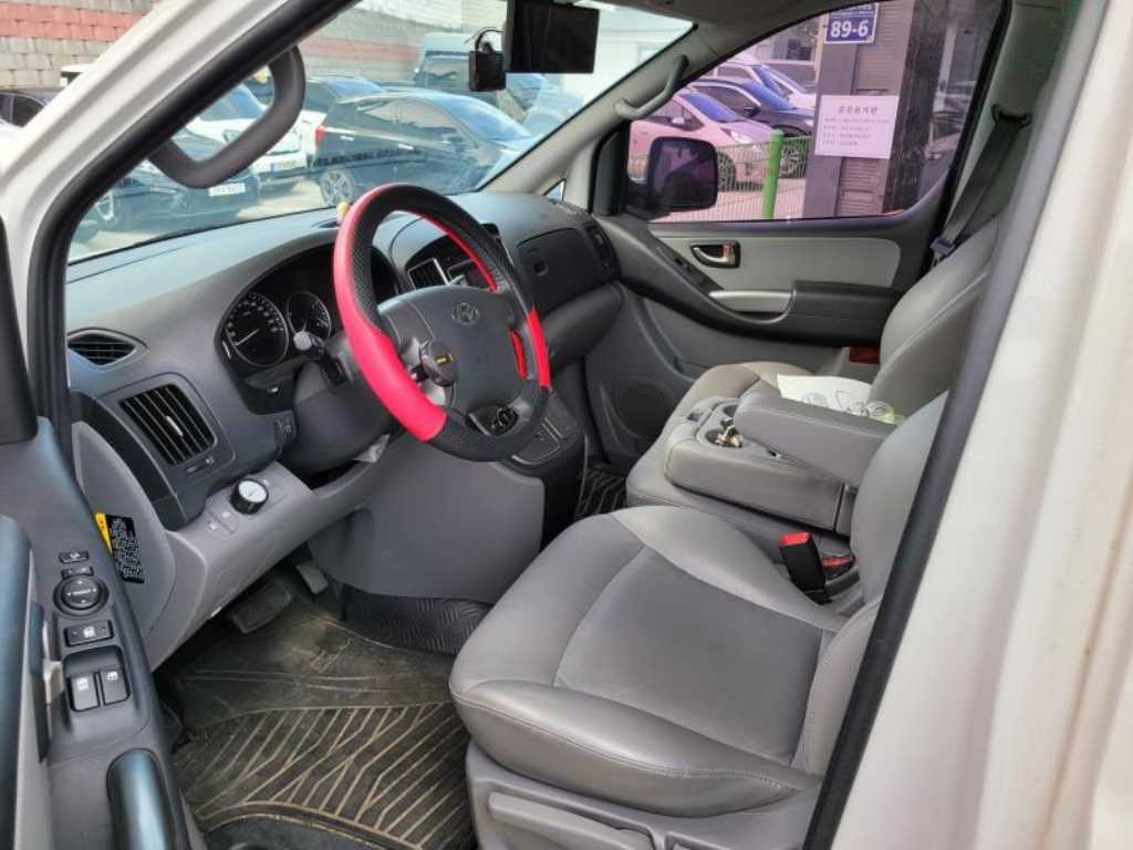 Hyundai Starex 2WD Camping Car 9