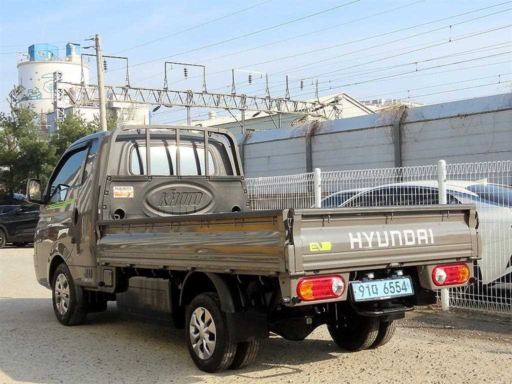 Hyundai Porter 1.0 Ton/ Super Cab/ Long Wheelbase/ Smart Special 4