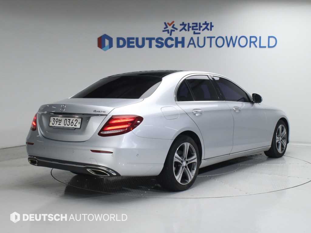 벤츠 E 클래스 E300 4MATIC 아방가르드 사진 2/20