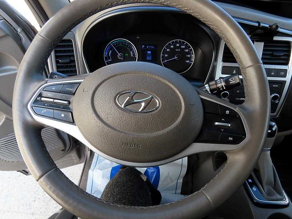 Hyundai Porter 1.0 Ton/ Super Cab/ Long Wheelbase/ Smart Special 9