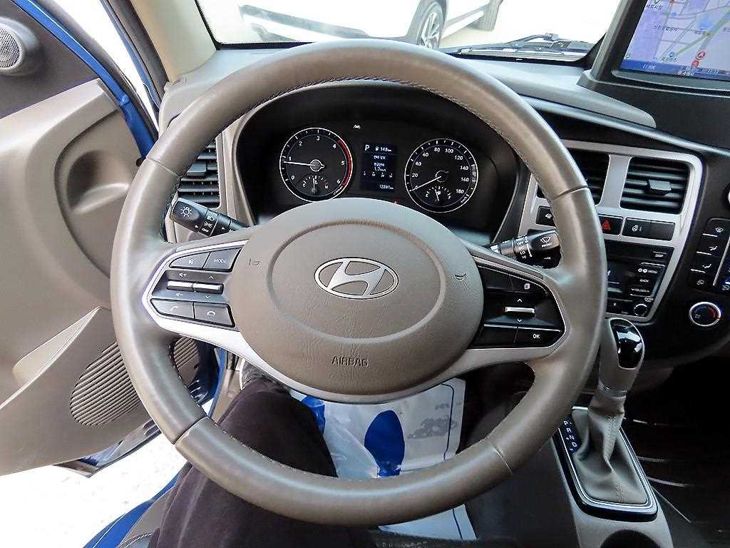 Hyundai Porter Super Cab/ Long Wheelbase/ 2WD Smart 9