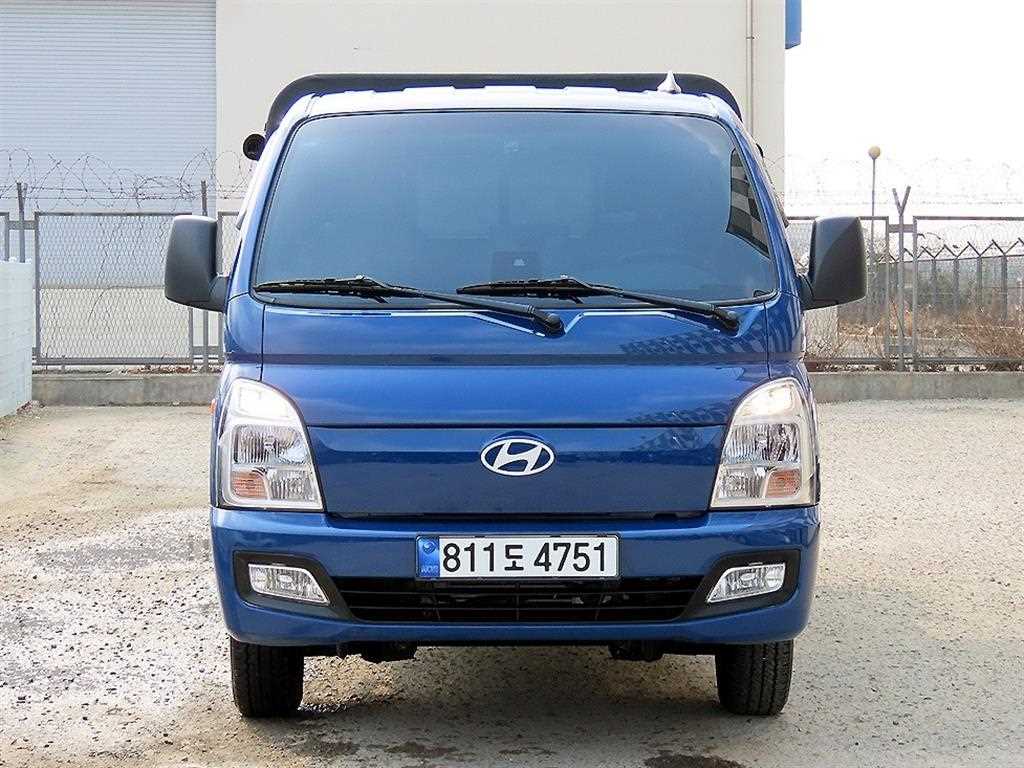 Hyundai Porter Super Cab/ Long Wheelbase/ 2WD Smart 3
