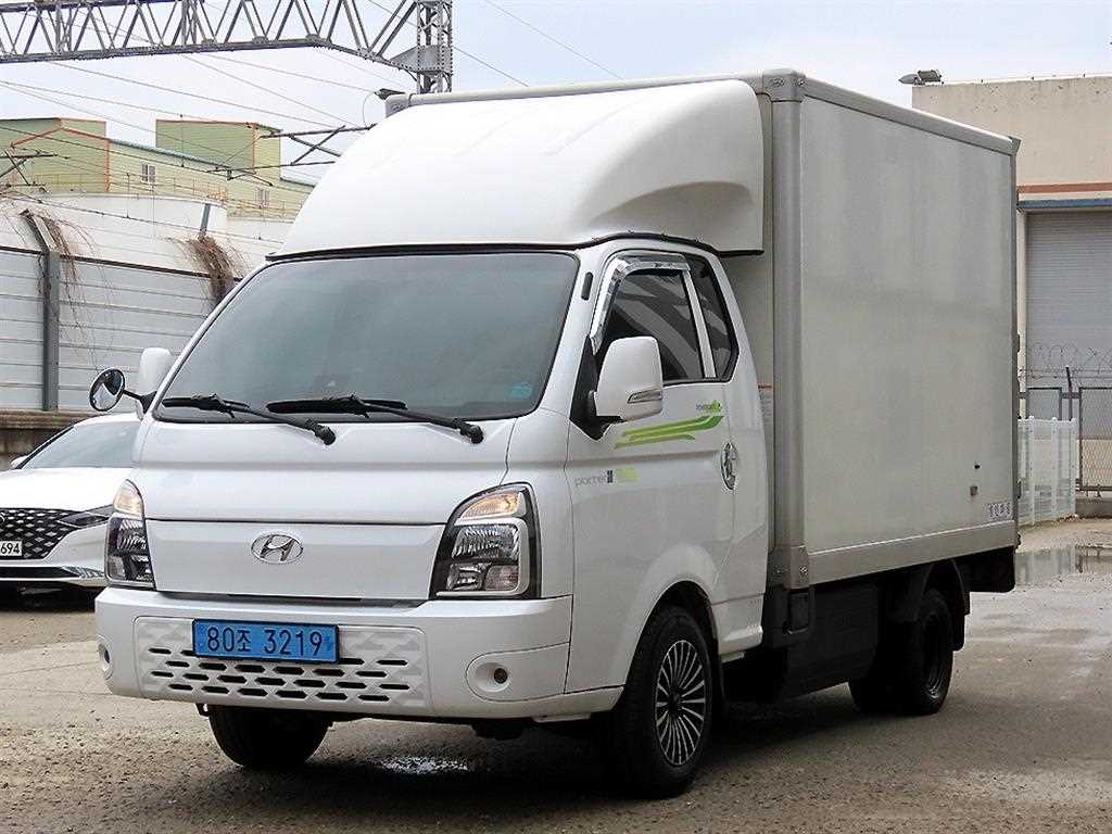 Hyundai Porter 1.0 Ton/ Super Cab/ Long Wheelbase 2