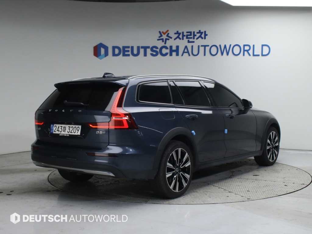 볼보 V60 2.0 B5 얼티메이트 AWD 사진 2/20