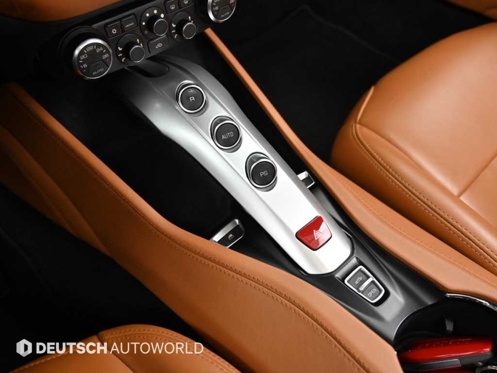 Ferrari California T 3.9 V8 10