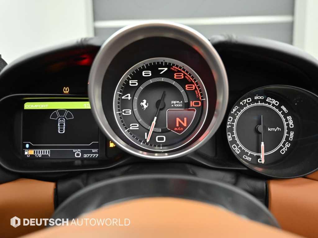 Ferrari California T 3.9 V8 9