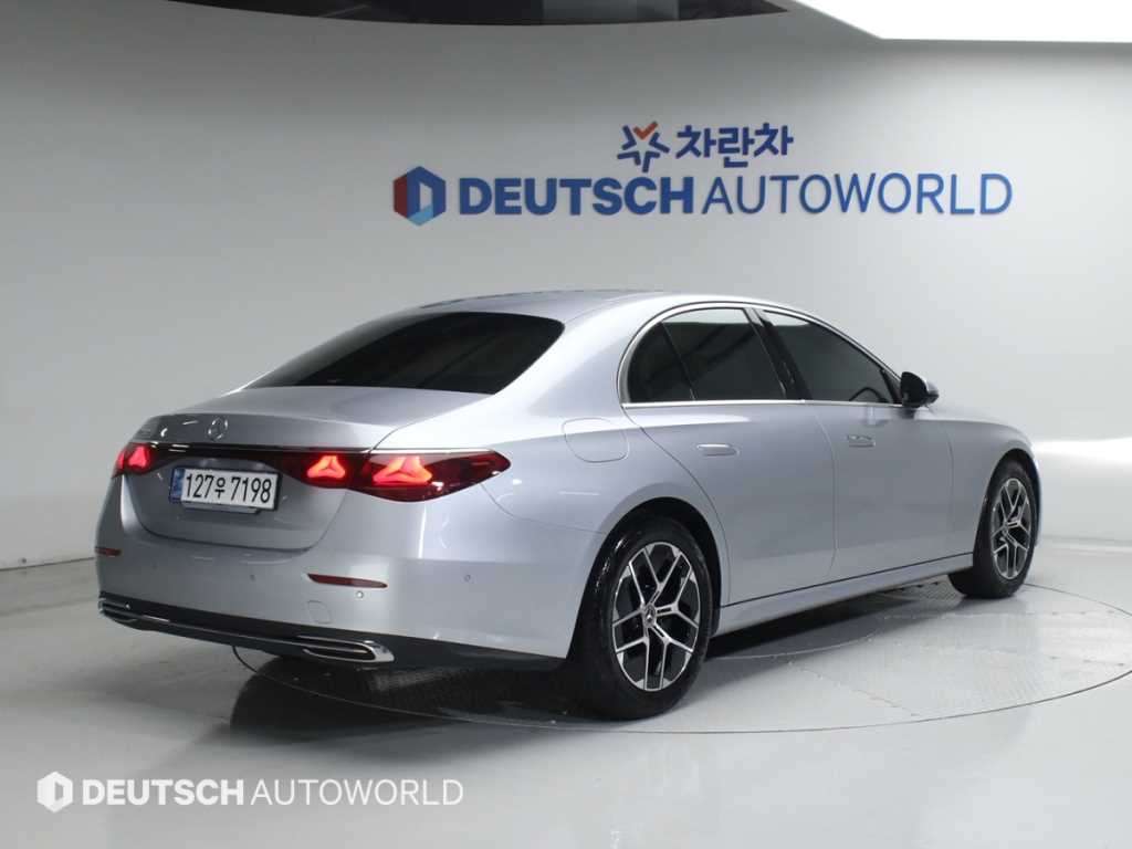 벤츠 E 클래스 E200 아방가르드 리미티드 사진 2/20