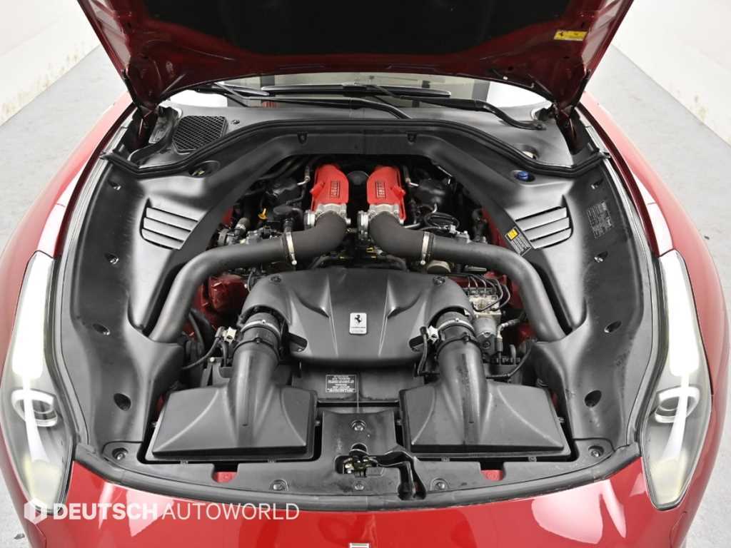 Ferrari California T 3.9 V8 7