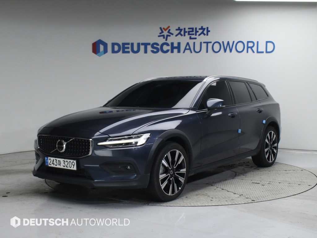 V60 크로스 컨트리 2세대 2.0 B5 얼티메이트 AWD 2023년식