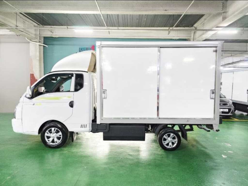 Hyundai Porter 1.0 Ton/ Super Cab/ Long Wheelbase 3