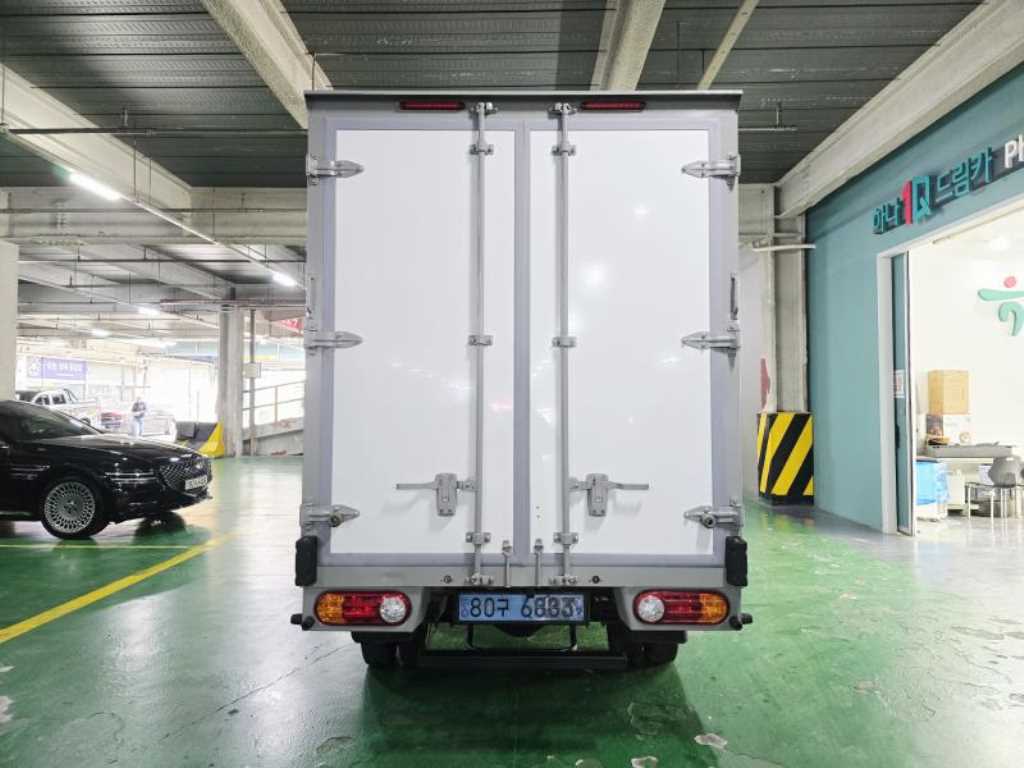 Hyundai Porter 1.0 Ton/ Super Cab/ Long Wheelbase 9