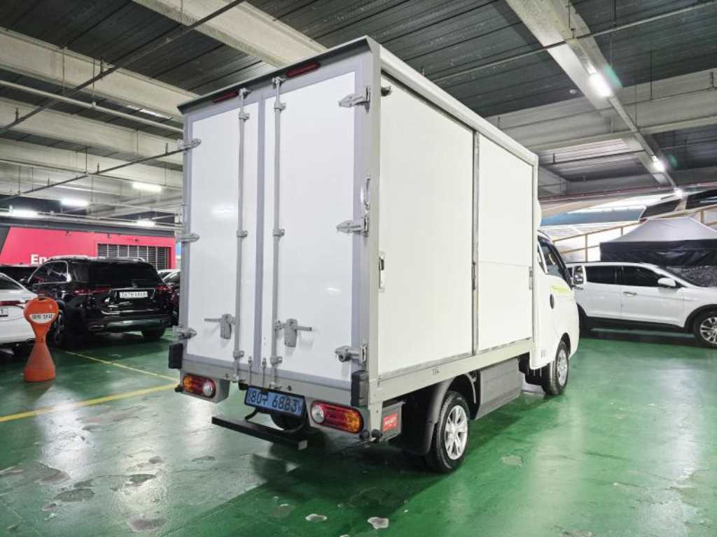 Hyundai Porter 1.0 Ton/ Super Cab/ Long Wheelbase 8