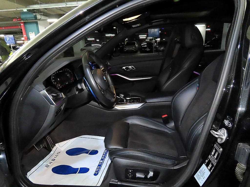 BMW 3 Series 320i M Sport Black Suit 7