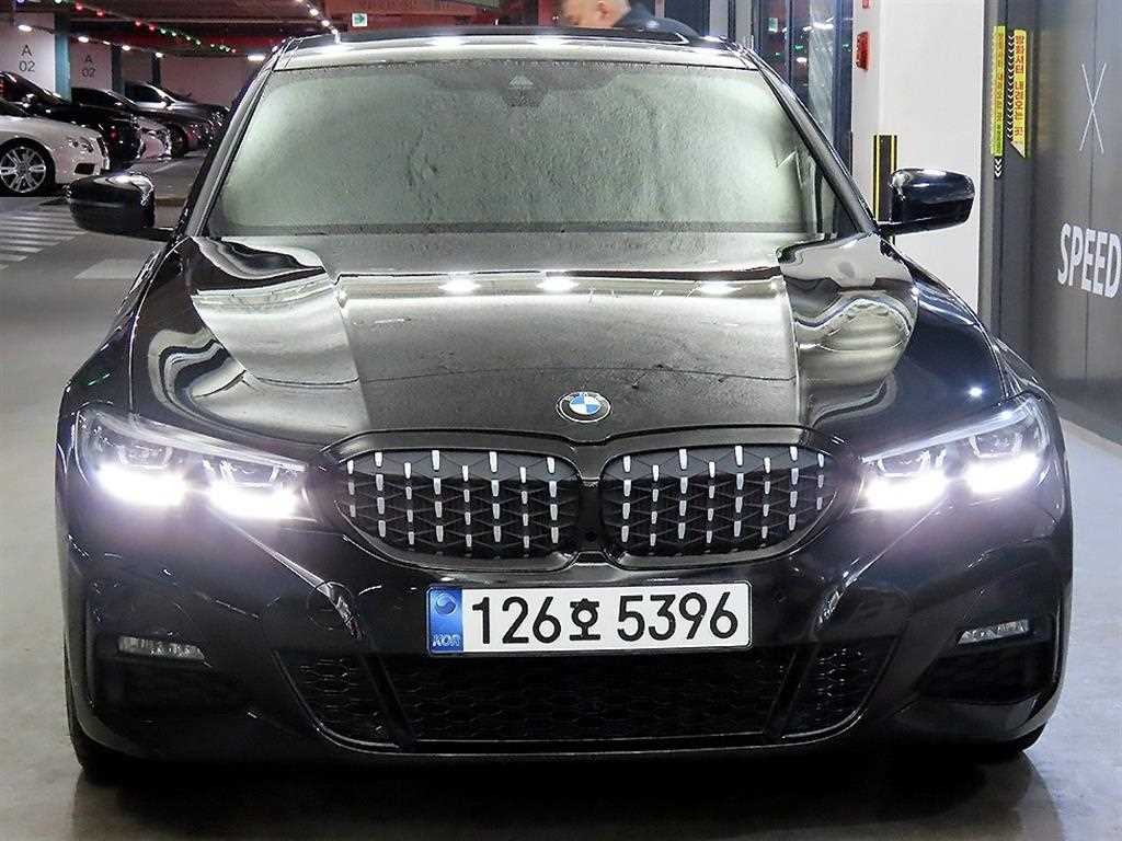 BMW 3 Series 320i M Sport Black Suit 3