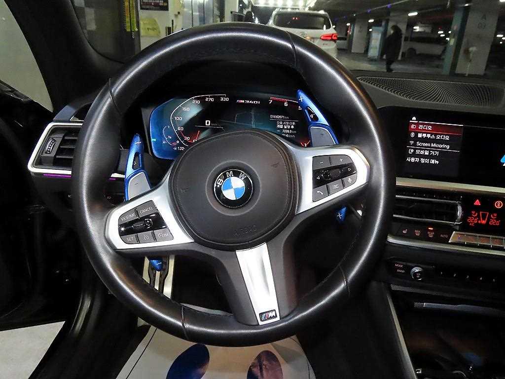 BMW 3 Series 320i M Sport Black Suit 9