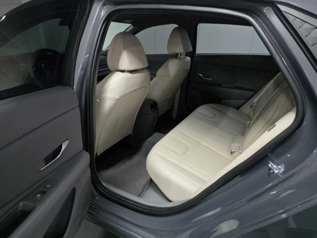 Hyundai Avante 1.6 HEV Inspiration 9