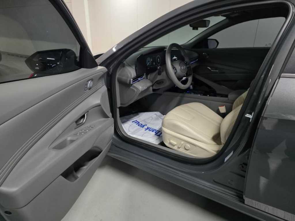 Hyundai Avante 1.6 HEV Inspiration 8