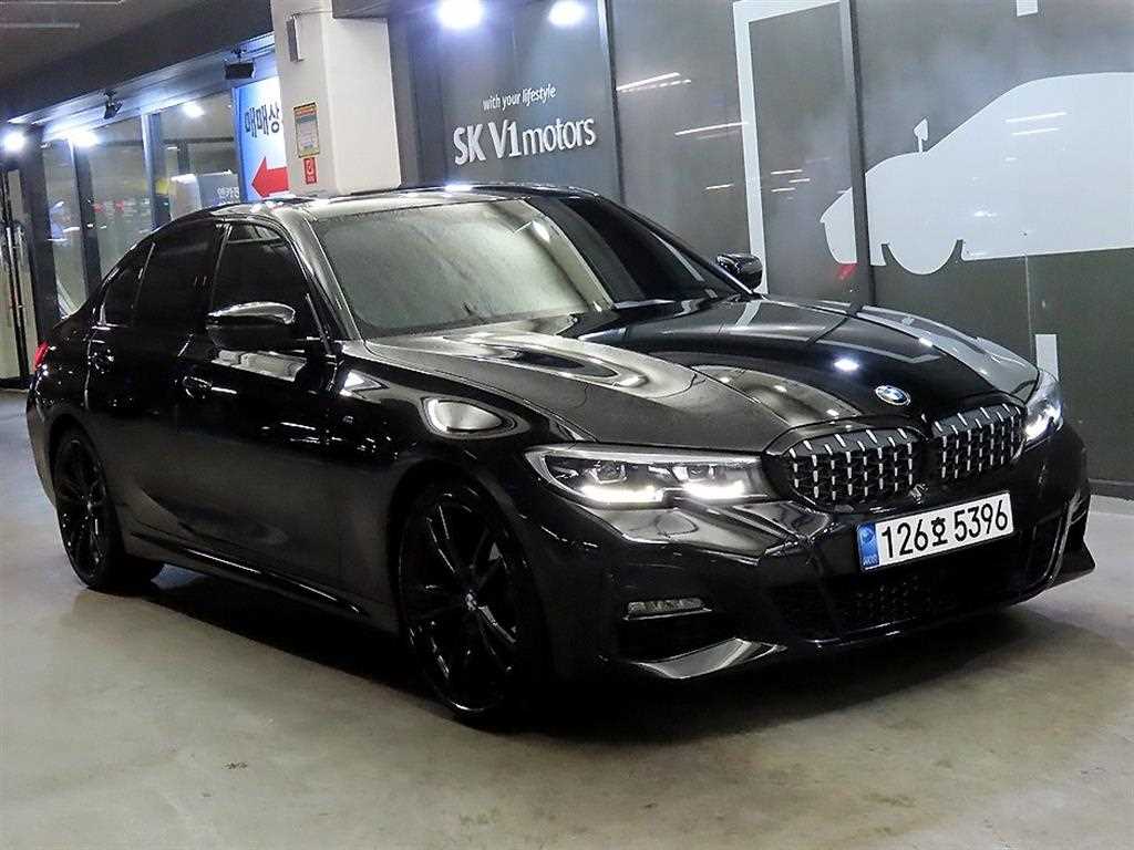BMW 3 Series 320i M Sport Black Suit 2