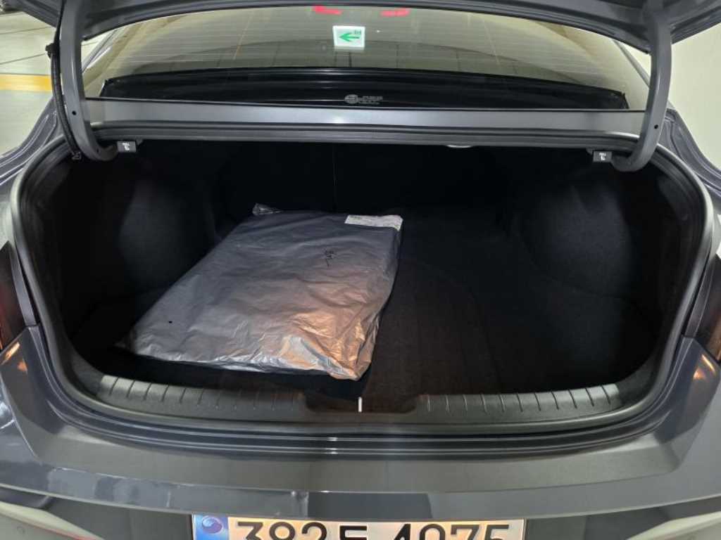 Hyundai Avante 1.6 HEV Inspiration 10