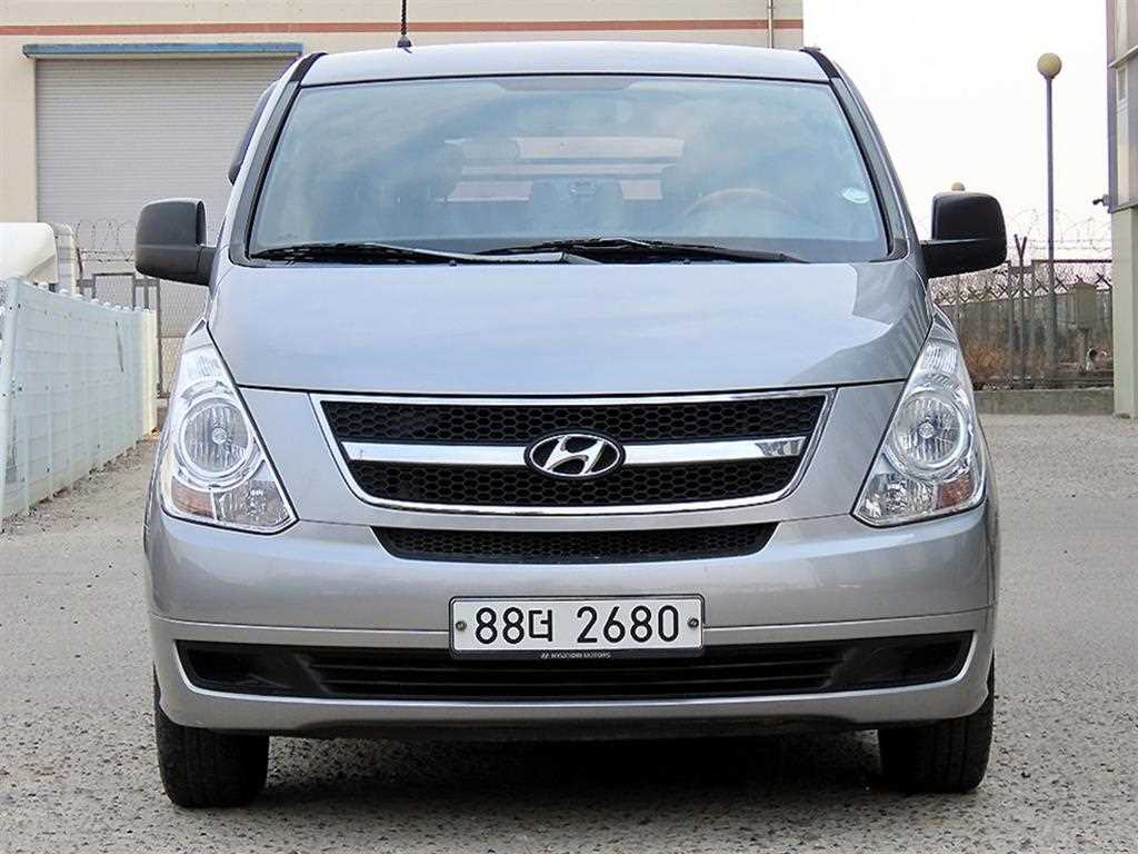 Hyundai Starex CVX Deluxe