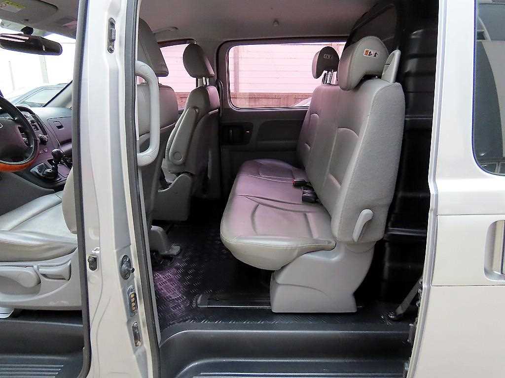Hyundai Starex CVX Deluxe 7