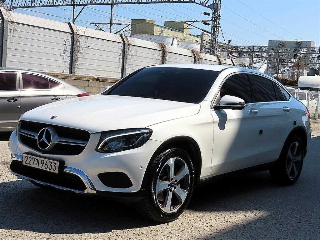 벤츠 GLC 클래스 GLC 300 4MATIC 쿠페 사진 2/20