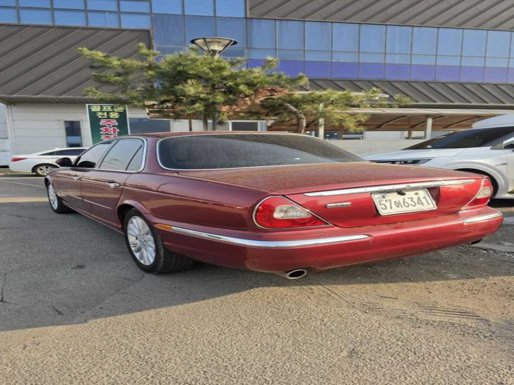 재규어 XJ 3.0 사진 2/9