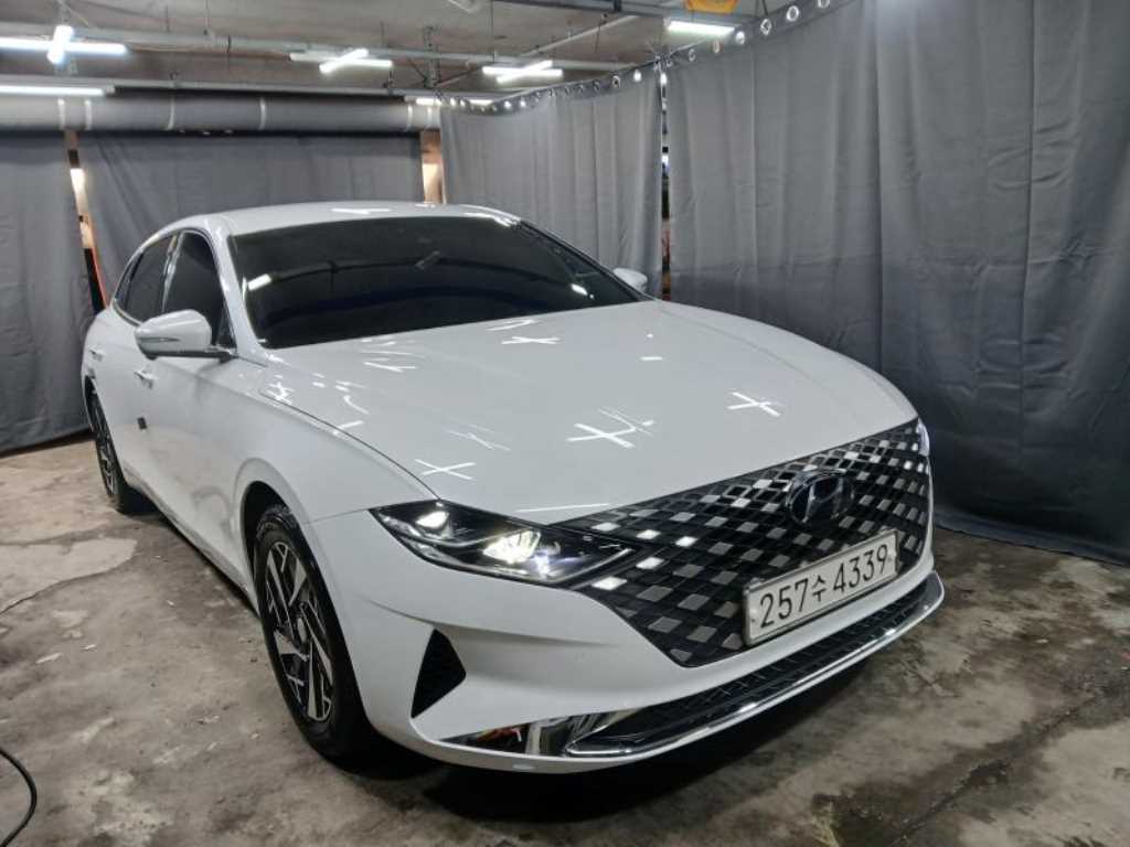 Hyundai Grandeur Premium Choice 3