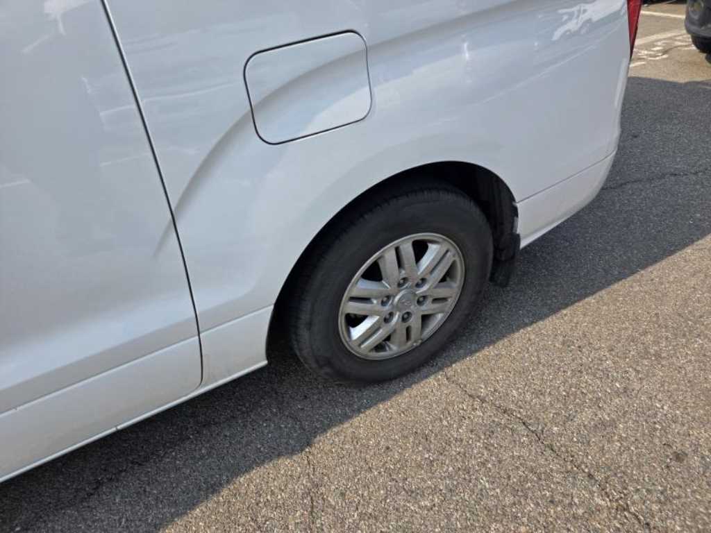 Hyundai Starex Smart 9