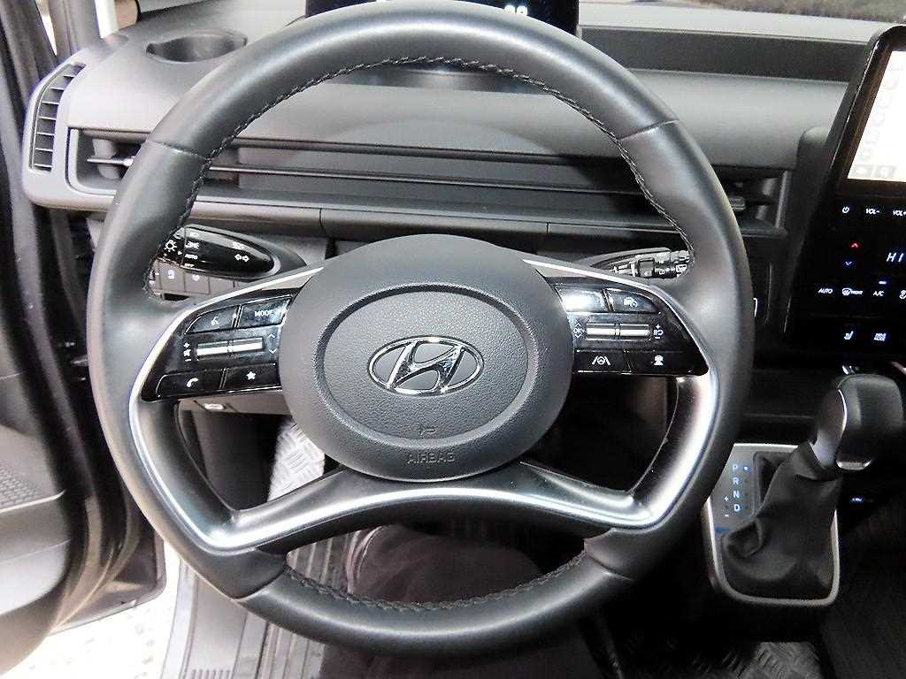 Hyundai Staria 2WD Diesel Tourer Modern 10