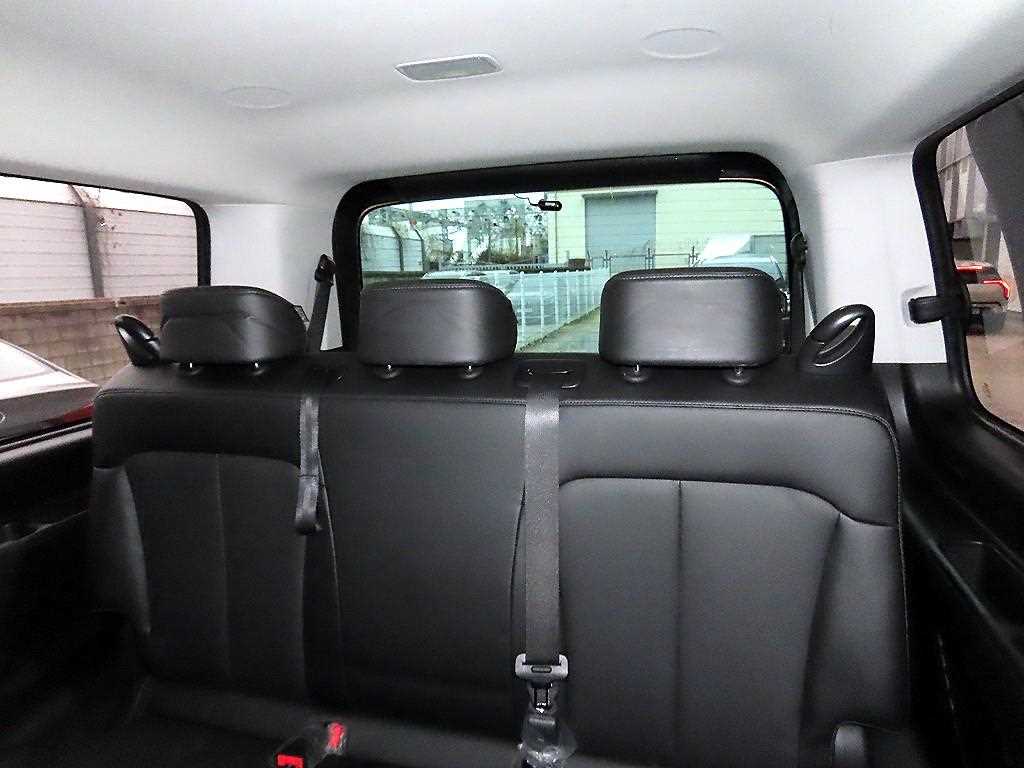 Hyundai Staria 2WD Diesel Tourer Modern 8