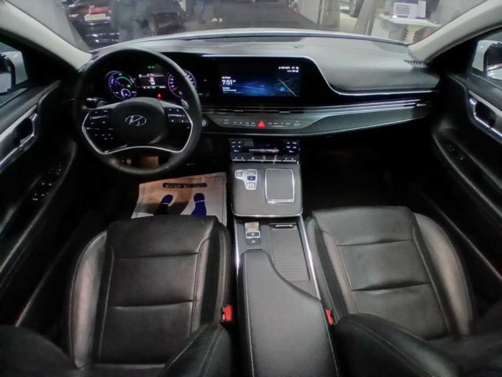 Hyundai Grandeur Premium Choice 7