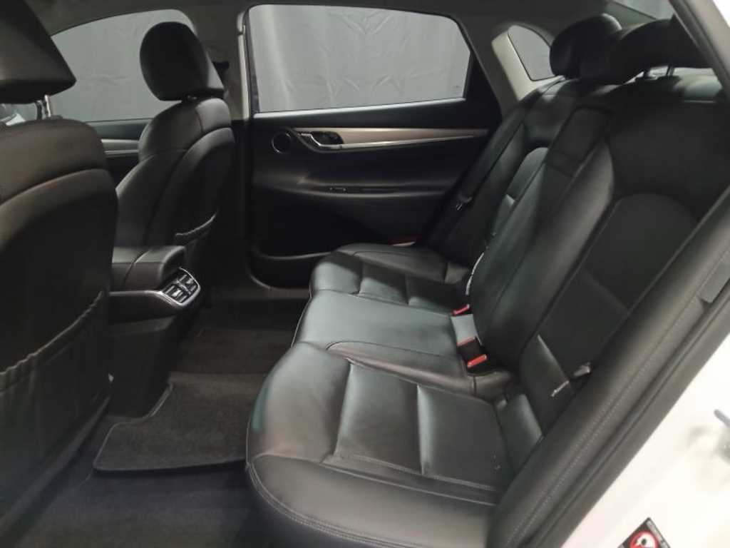 Hyundai Grandeur Premium Choice 8